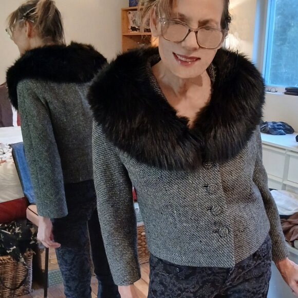 Vintage 1950s Black & White Wool Tweed Skirt Suit with Black Fox Fur Collar EUC - Picture 1 of 16